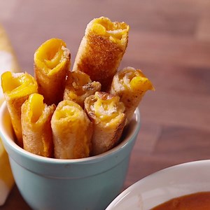 These Grilled Cheese Dippers make eating tomato soup SO much more fun. Full recipe: http://dlsh.it/4J5Jlvz | Delish