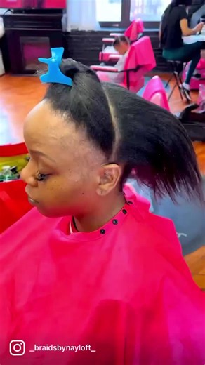 No edges, No problem! #microindividuals #microboxbraids #phillybraiders #phillybraids #boxbraids #ombrebraids #ombrehair #delawarebraider #delawarehairstylist #naturalhairstyles #noedgesnoproblem