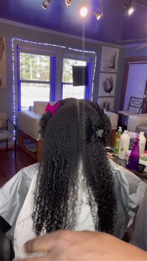 Blow drying tutorial #madamebosslady #vibehairstudio #hair #indianapolishairstylist #CODSquadUp #indysalon #indyhair #foryoupage #blackhair #indystylist #indyhairsalon #indianapolishairsalon #indystylist #indyhairsalon #silkpress #healthyhair #silkpressindy #indianapolishair #indyhairstylist #tutorial #blowdry #blowdryer