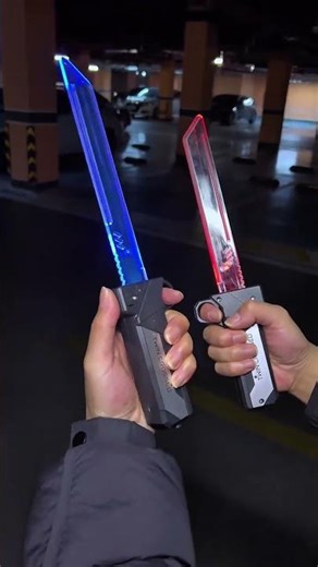 My two-color dual-color light-emitting sword is cool. Is the retractable light-emitting sword co