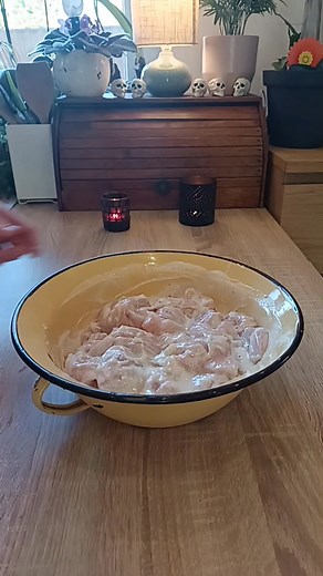 1.6K views · 13 reactions | Csirkemell teljeskiörlésű wrapben 1 kg csirkemellet csíkokra vágtam. Tettem hozzá: 1 dl natúr joghurtot 1 ek mézet 3 ek citromlevet 3 gerezd fokhagymát Sót, borsot Megsütöttem. Én a wrapbe kentem céklás hummuszt a zöldségek alá :) meleg szívvel ajánlom egy megkóstolásra. A zöldségekből meg bármi mehet bele, amit szerettek. | Receptillat | Facebook