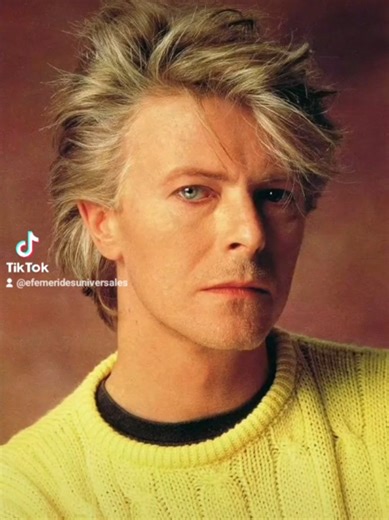 Un día como hoy #8enero de 1947, nació en Brixton, Londres, Reino Unido, David Robert Jones (David Bowie), ​fue cantante, compositor de rock, actor de cine, productor discográfico, arreglista y diseñador gráfico británico. Consiguió notoriedad en julio de 1969, cuando su sencillo «Space Oddity» llegó al top 5 de la lista británica de sencillos. Después de tres años con una etapa de experimentación, resurgió en 1972, en plena era del glam rock, con su extravagante y andrógino alter ego Ziggy Star