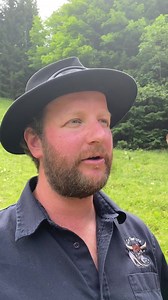 L'AGRICULTURE DE MONTAGNE... Vue par un jeune agriculteur des Contamines-Montjoie (Haute Savoie-France), Guillaume Mollard, du GAEC Le Vivier, en compagnie de Thierry Coste, conseiller personnel du Président de la République sur la ruralité. #agriculturedemontagne #ruralite | La Place du Village