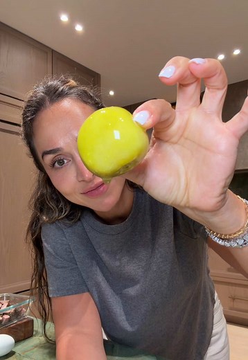 Pickled green tomatoes are sooooo good and crunchy 10/10 🍅 #greentomatoes #tomatos #pickledtomatoes