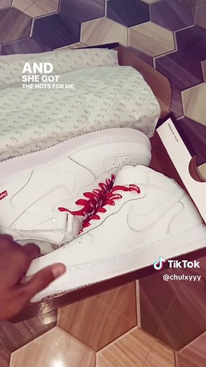 AF1 Supreme High Cut Sneakers Overview
