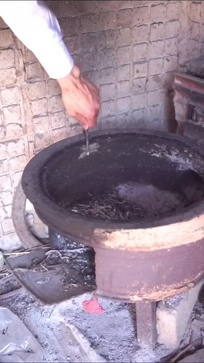 Let me show you how to makeup ourselves with raw materials😎 #fun #funny #creative