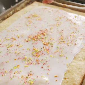 This GIANT Pop-Tart feeds 16 people 😱 Watch the full video here: http://dlsh.it/2NbSNyf | Delish