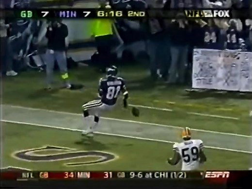 🏈On December 24, 2004 the Green Bay Packers beat the Minnesota Vikings 34-31 to win the NFC North for the third straight season. Packers quarterback Brett Favre finished 30 of 43 for 365 yards and 3 touchdowns. Green Bay’s Donald Driver hauled in 11 receptions for 162 yards and a touchdown.🏈 | Davenport Sports Network