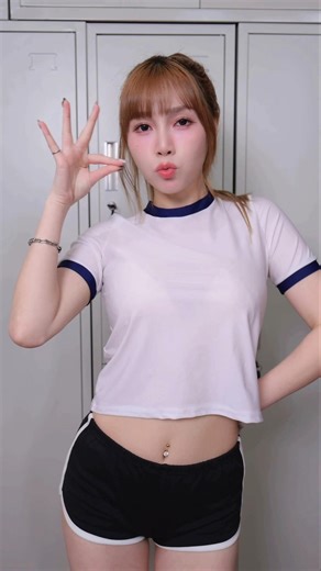 穿著學生服來敲門的草莓，誰能拒絕！#peachgirls #leopardgirls #台湾チア #cheerleader