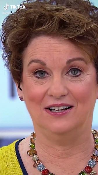 WOW you need this Sunday Riley Auto Correct Brightening 👀 cream. Available on QVC.com #sundayriley #qvc #newyear #selfcaretips #skincareroutine