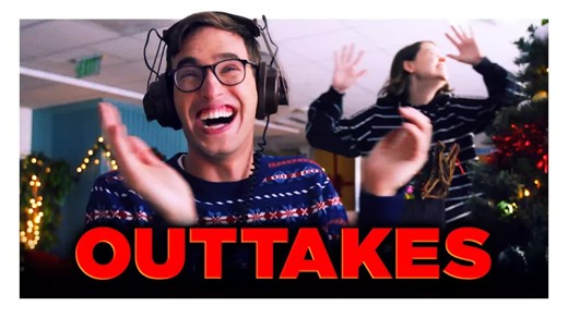 The funniest holiday outtakes, just like those end-of-movie blooper montages ☃️😂 #humor | CollegeHumor