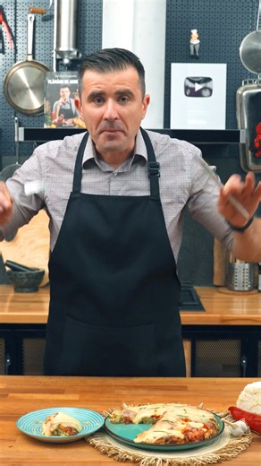 Frittata de varză, genul de mâncare care te scoate din încurcătură 🥬🍳 Ouă pufoase, varză călită, brânzeturi topite și un pic de șunculiță: simplu, sățios și perfect pentru mic dejun, brunch sau cină rapidă. Tu în ce combinație a-i vedea-o? | Șef Paul Constantin