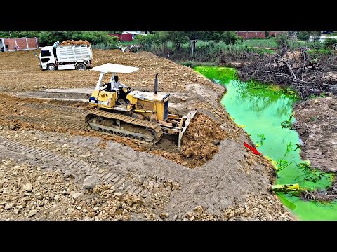 Nicely Powerful KOMATSU Bulldozer Fill in the flooded Area Near the river with 5ton Dump Trucks.