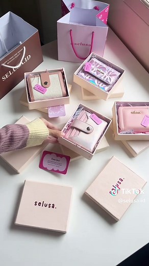 A gathering of cute pink purses 🎀🌙🌷💗✨ #hampersbox #hampersramadhan #hampersmurahlucu #hampersestetik #hampersdompet