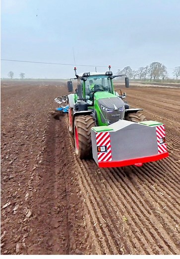 Land Preparation with Fendt 936 Vario and Lemken Plough