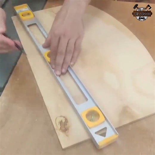 Learn now how to make free-angle cuts using your table saw. #woodworking #carpentry #carpentryskills #woodwork #WoodworkingTools | WillWood Diy & Woodworking