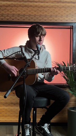 Sunshine On My Shoulders... one of my all time favourite tunes. #jakebugg10 #jakebugg #newmusic #acoustic #indie #rock #altmusic #ukrock