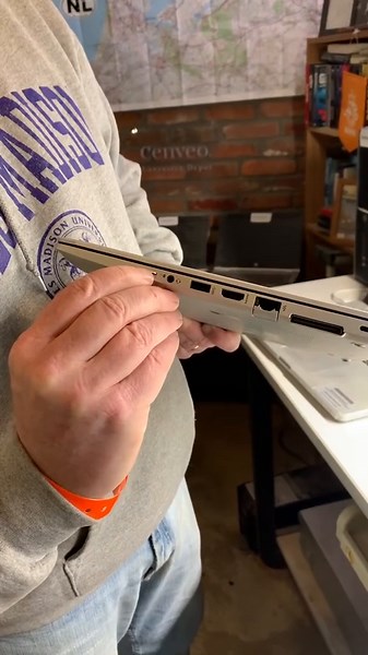 How to Insert a SIM Card in a Laptop: Step-by-Step Guide