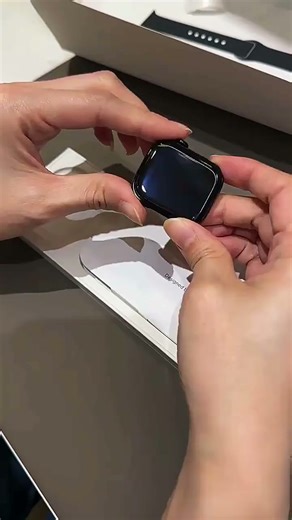 Apple/苹果 Watch Series 10 智能手表GPS款46毫米亮黑色铝金属表壳浓墨色回环式运动表带MX283CH/B