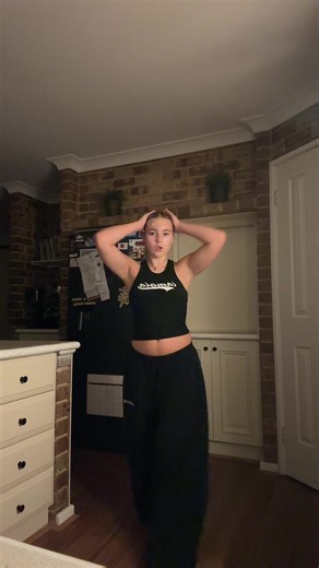 Gosh I haven’t danced in ages ! This dance has been on repeat @CDK COMPANY 👀👀 @I.AM.GIA pls sponsor meee💞😘 #viral #dancer #makemefamous #makemeviral #fyp