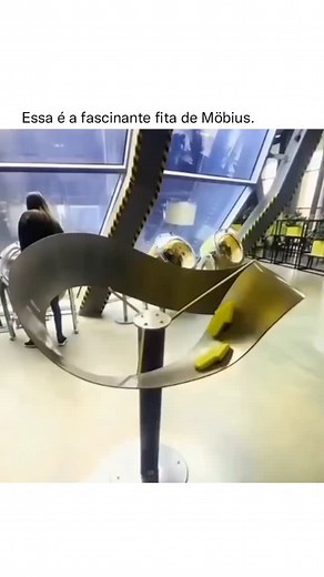 Espetacular | A fita de Möbius é um dos objetos mais intrigantes da matemática e da topologia. Descoberta em 1858 de forma independente pelos matemáticos... | Instagram