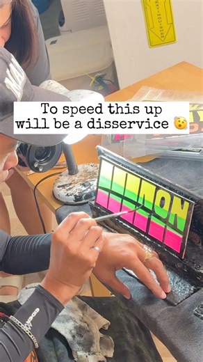 1.8M views · 24K reactions | Tama na work! 﫣 Sabay sabay nating i-appreciate ang full process video ng talented jeepney signage artist na si Kuya Edwin Tayao!  Nakaka-amaze from start to finish! Mas nakaka-amaze rin ang story niya on how he learned this traditional Pinoy craft! Up on our YouTube channel ICYMI. 﫶#jeepney #signs #lettering #painting #philippines #CommonRoomPH | Common Room PH | Facebook