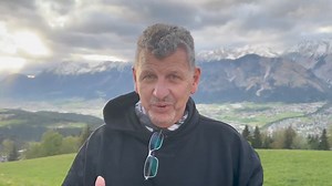 Liebe Freunde, Liebe Fans, meine Neue CD ist fertig. Das Album "Magische Momente" wurde in Hamburg und in München aufgenommen. Ihr dürft sehr gespannt sein. Nun schicke ich euch ganz Liebe Grüße aus meiner Heimat Tirol. Saludos euer Semino #seminorossi #neuesalbumkommt #austria #tirol | Semino Rossi