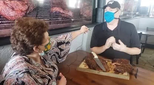 This is enough to make you hungry! John from Beef Butter BBQ in Madison shows off the amazing beef brisket that they use in their restaurant. Check them out during Madison Restaurant Week and as always get delicious beef recipes at beeftips.com/recipes. Also, thank you to Wisconsin Beef Council for making this possible! | Fabulous Farm Babe