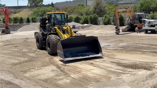 Olympus Loaders on Instagram: "The NEW HALO SERIES by OLYMPUS LOADERS YX668H-3 23 Ton 6500kg lift cap 245hp ZF auto transmission auto lube 360* camera view ride control and reverse cooling fan this has it all std we have one available for $225,000 plus GST finger tip power to drive with variable displacement piston pumps and less fuel burned with tier 3 engine quieter faster and smother to operate this is the next level ✅✅ #constructionequipment #heavymachinery #heavyequipment #wheelloader #eart