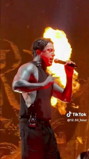 One happy Ronnie Radke on stage 😁🤘 Falling In Reverse - I'm not a vampire