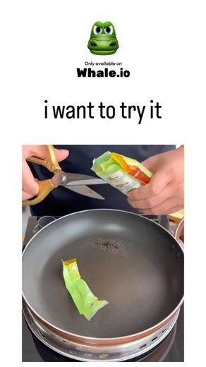 TrendTok Hub on Instagram: "The X post shares a 60-second video tutorial for stovetp caramel popcorn using an instant mix packet, where kernels, oil, and seasoning are poured directly into a pan, but the plastic wrapper remains during initial heating, prompting widespread viewer frustration over safety risks like melting or chemical leaching. Despite the oversight, the post's casual caption "i want to try it" reflects authentic curiosity about the hack's simplicity, driving 1.2 million views and
