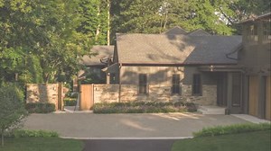 A layered retreat that transforms a small site into an expansive experience, designed for quiet moments and seamless transitions. Custom stone walls, warm wood accents, and dappled light elevate the everyday arrival. Architect: @christianraestudio Landscaping: @environmental_site Photography: @landinophoto #LandscapeDesign #ModernGarden #OutdoorLiving #GardenInspiration #EntrywayDesign | Artemis Landscape Architects