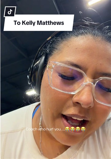 Not regular squats — eccentric squats 😭 because apparently we enjoy suffering now??? My legs are literally trembling like Bambi 🫠 @Kelly Matthews #ladderfitness #teamlimitless #gymmotivation #latinagymtok #gymprogress