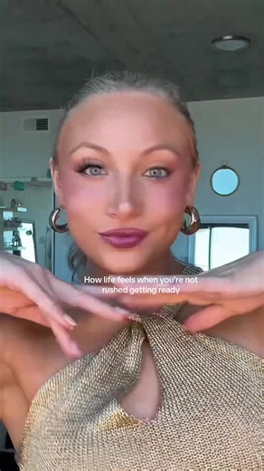 It’s 2026, its time to save time on your beauty routine & make the switch to lash clusters! 🖤 Featuring our Showgirl set 🙌🏻 #flutterhabit #lashclusters #2026beautytips #makeuproutineeveryday