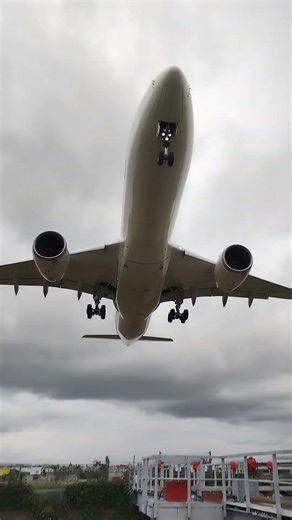 Japan Airlines Airbus A350-900 Senri River Bank 千里川土手 Osaka Itami Airport 大阪国際空港 伊丹空港