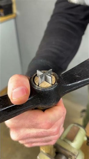 ¡Así reviví mi martillo viejo en minutos!