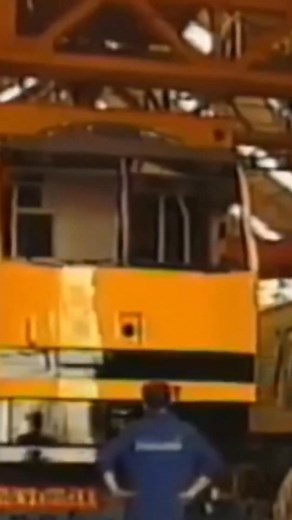 🚂 British Rail Class 60 – The Last of the Heavy Haulers 🚂 Introduced between 1989 and 1993, the British Rail Class 60 represents the final generation of heavy freight locomotives built for British Rail. Designed and constructed by Brush Traction at Loughborough, these powerful machines were created to handle the heaviest bulk freight duties—hauling everything from steel and oil to aggregates across the UK’s rail network. Each Class 60 is powered by a miracle of British engineering – the Mirrle