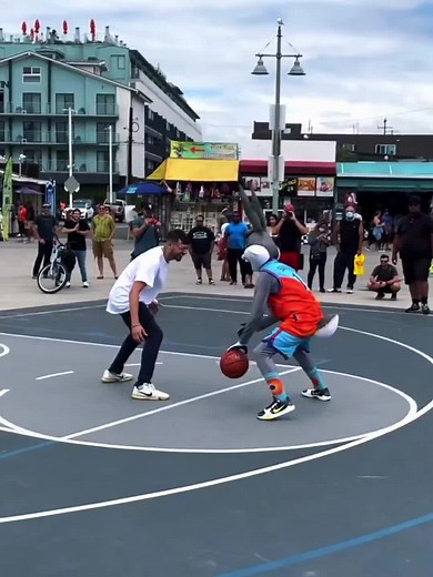 Smoothest Bunny Basketball Moves