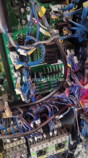 #elevatormechaniclife #lifttech #otiselevator #elevatortechnicians