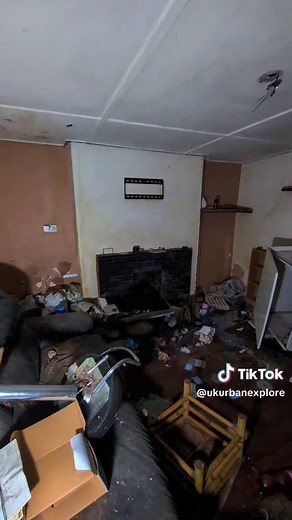 Exploring a Forgotten Abandoned Street