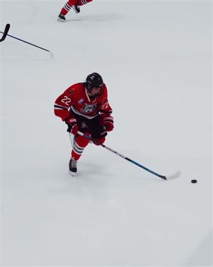 The @newenglandwolves come right back and regain the lead on the odd man rush off of this Vincent Cregheur goal! | National Collegiate Development Conference - NCDC