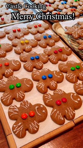 Castle Cooking on Instagram: "Gingerbread cookies! Sourdough gingerbread cookies. So delicious! Merry Christmas!🎄 Full recipe: “Castle Cooking” YouTube #merrychristmas #gingerbeardcookies #cookies #gingerbeardman #gingerbread #sourdough #beautiful #delicious #진저브레드쿠키 #진저브레드맨 #쿠키 #천연발효 #맛있는 #아름다운"