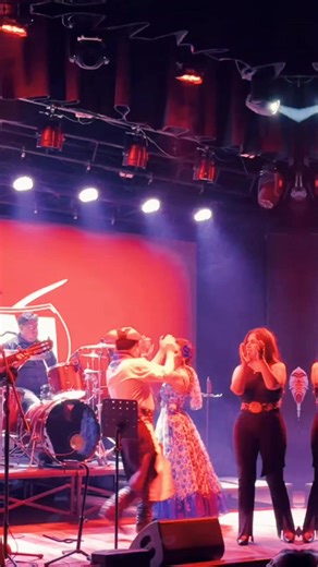 Que la vida me siga permitiendo bailar con mis artistas favoritos 🥹🤞🏻 @Esther Marisol Oficial ❤️ #balletmipatriaoruro❤️💛💚 #chacarera #danza #oruro_bolivia🇧🇴
