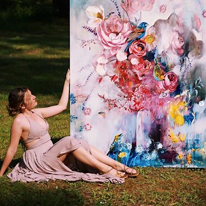 🧑‍🎨 Artists, here is the truth: You do not need "talent" to paint beautiful floral art that people want on their wall! But… If you're like SO many artists when they hear something like that… You feel uncertain, "Can I really paint like a professional?" You don't realize that you just need the right technique! 🖌️ My name is Dimitra Milan. I've been a professional artist since I was 15. I've taught thousands of students worldwide to become full-time painters. 🎨 Artists often struggle to loosen