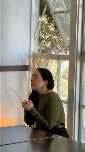 I did a live session of "Disfruto" to celebrate reaching one billion views on YouTube 🥹🌷 Have you...