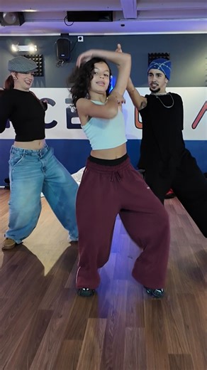 Urban Dance Lab 💥 | 💥 Extrait du stage de Commercial de @alexandraboyeer et @elyesbzd au LAB ce soir ! ✌️ 🎶: she’s hot - Pierre Jean @tjozenny Bravo à... | Instagram