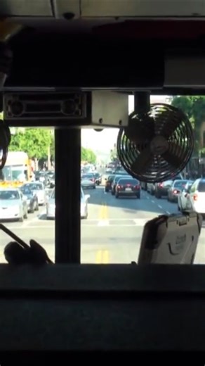 Los Angeles Engine 27 responding in Hollywood #lafd #losangeles #firetruck #emergency #hollywood