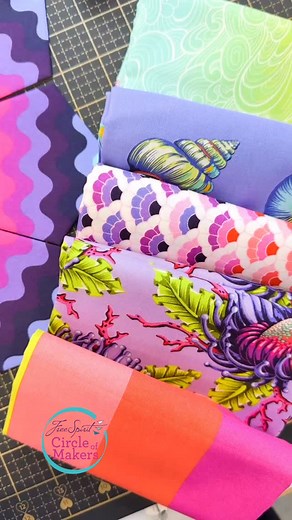 ✨ Work in Progress ✨ We’re deep into an EPP project using our favorite Floral Reef prints — the colors and motifs are making every stitch a joy! To keep things organized, we whipped up a Catch All Caddy outfitted with fun zippers and shiny nickel hardware. It’s been the perfect sidekick for holding all the pieces, tools, and Aurifil thread we need as this project comes to life. Plus, there is no better match to Floral Reef than Aurifil threads! Can’t wait to share more progress soon! 🌊💜🧵 #fre