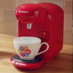 23K views · 54 reactions | Upplev en värld av variation med Tassimo Vivy2!  Trots ett litet format kan den nämligen brygga mer än 40 olika varianter ☕☕ Med Tassimo kan alla få sin favoritdryck. Köp din nu! | Tassimo | Facebook