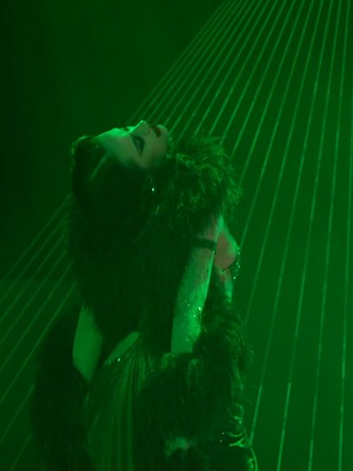 Burlesque Performance Shines with Evana De Lune